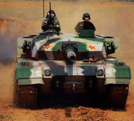 图文:解放军99式新型主战坦克正面