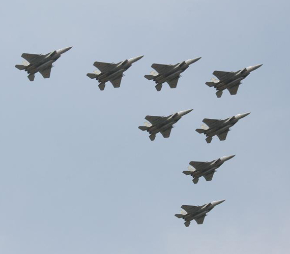 图文日本自卫队f15j机群空中编队