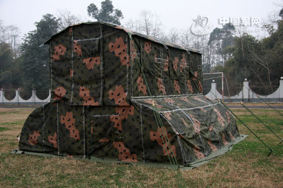 解放军首次列装新型随车宿营帐篷