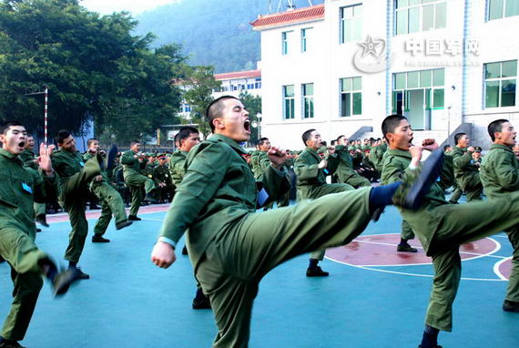 解放军新兵下连队后的火热军营生活