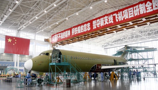 6月6日,一架ARJ21新支线飞机在上海飞机制造有限公司总装。