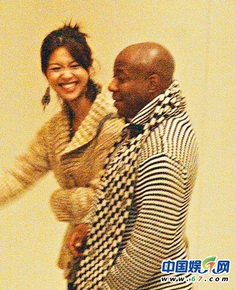 　　2010年，薛凯琪搭上任职澳门威尼斯人酒店高层黑人Reggie Martin。