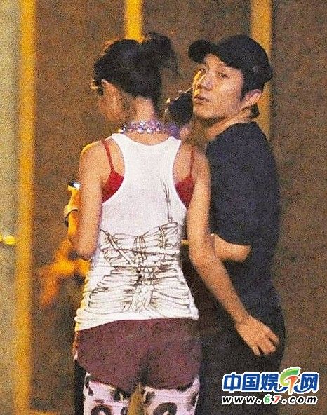 薛凯琪摸新欢汤骏业屁股