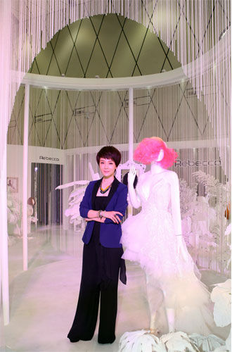 陈数现身Rebecca首届假发艺术节,带来真我体验