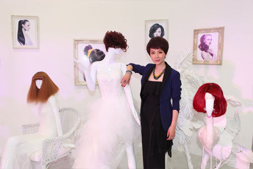 陈数紫红色短发亮相Rebecca假发艺术节 诉说真我态度