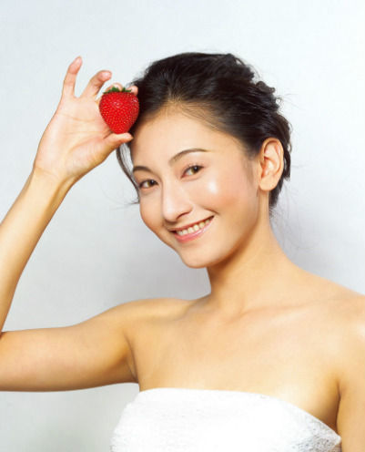 草莓是女人的最爱，“草莓鼻”是女人的最痛。