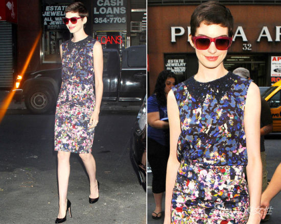 蕾丝黑裙裙底拼接缎面材质