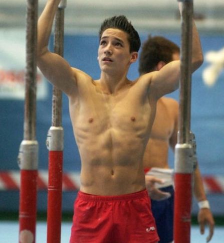 德国最帅体操男迷倒众人