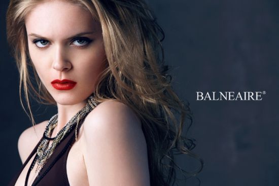 对细节设计与配饰品味的重视为范德安赢得了口碑与订单