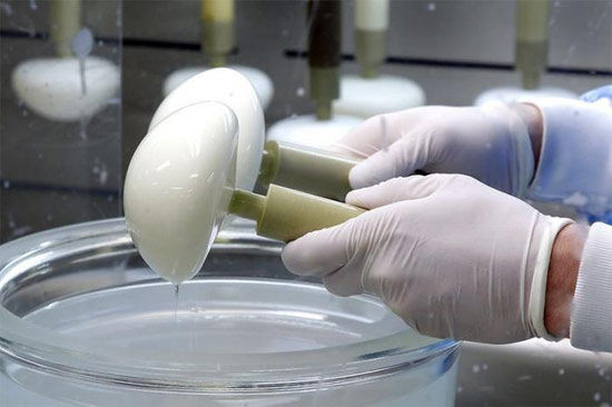 药水浸泡后的假体