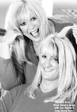 儿子变性和母亲成“姐妹花”