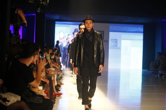 商务男士所取得的成功一部分仰赖于服装的选择