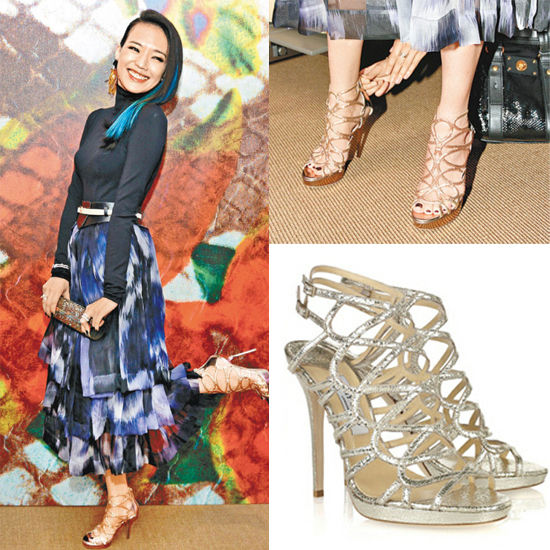舒淇变身脚蹬Jimmy Choo金色凉鞋