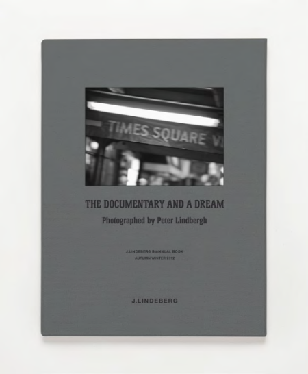 摄影大师Peter Lindbergh亲身掌镜的2012秋冬品牌半年刊