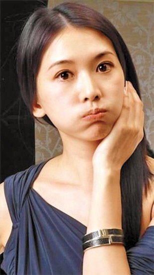 林志玲素颜卖萌。