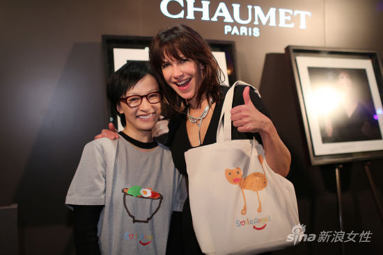 苏菲玛索在私人晚宴上拍卖原版肖像