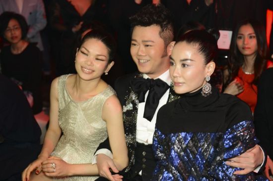 李东田先生携王菲及吕燕等参加了该发布会