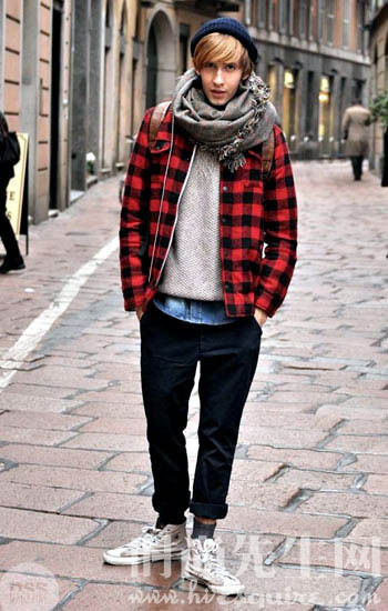 这顶毛线帽的宗旨在于你从前面看要想一想他究竟带的是什么帽子