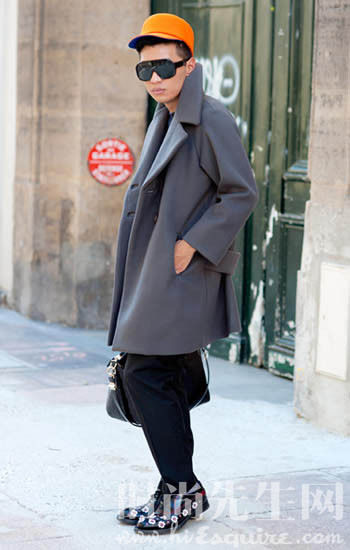 一顶颜色鲜艳的棒球帽让人一眼就能记住你