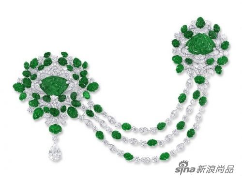 祖母绿双胸针，这枚胸针可以用作双胸针、两枚独立胸针，也可以配上项链用作吊坠。