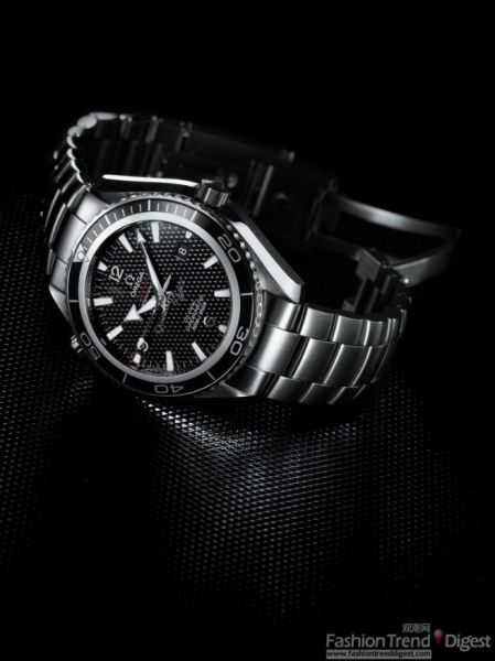 “Quantum of Solace”600米限量版潜水表