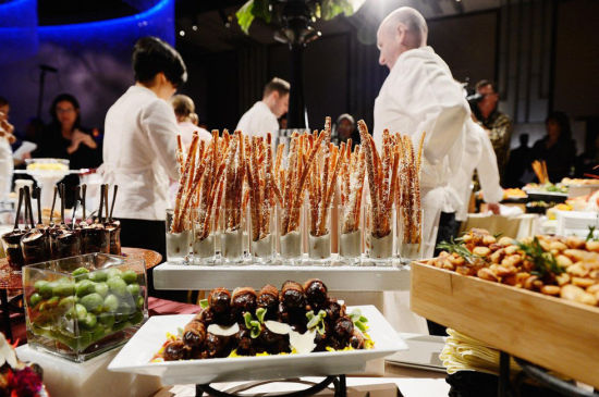 这次的晚宴将招待1500名宾客