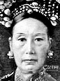 巴黎画廊展出的慈禧肖像(局部)，让人感受到她强大的意志。