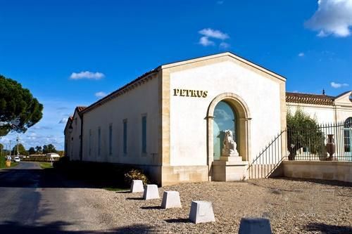 波尔多柏翠古堡Petus，由于房屋实在少得可怜而没有在自己的酒标上冠以