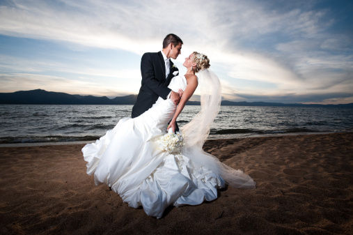 早婚或晚婚会如何影响幸福 