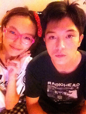 邱泽唐嫣庆生亲密照