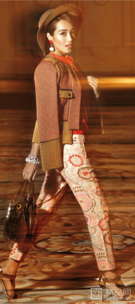 　　编织外套+印花长裤