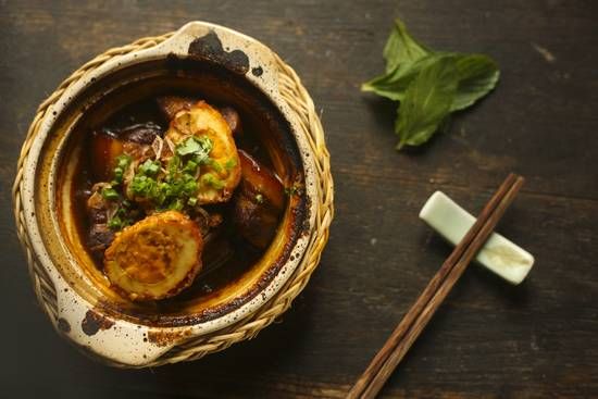 椰汁红烧肉配虎皮蛋