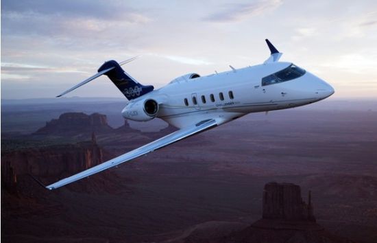 飞行中的庞巴迪Challenger 300