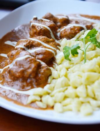 牛油鸡蛋面配上澳洲小牛腱肉的古拉许是传统的奥地利食物。