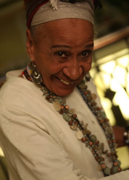 特蕾莎-加西亚-卡图尔拉来自古巴的一个音乐世家。