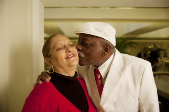 胡里奥特别爱他的妻子，采访的时候还起身过去和妻子相互拥抱安慰之后，才回来继续接受采访。