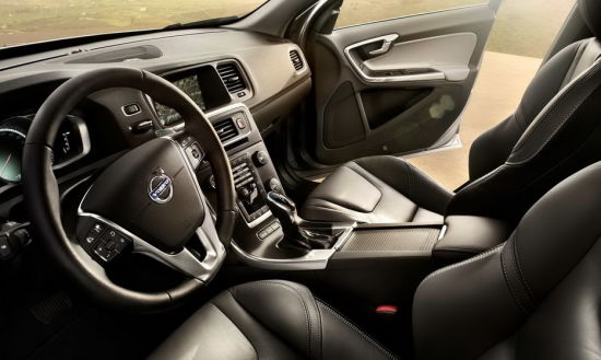 　　沃尔沃清洁驾驶舱 Clean Cabin 技术严格控制内饰挥发物，避免接触性过敏源和气味检测，所有皮革均采用无铬鞣制处理以防止过敏的可能