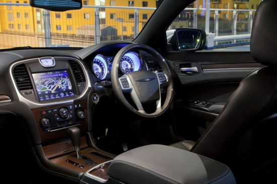 克莱斯勒 300C 将绿色环保概念落实到了内饰的各个细节上