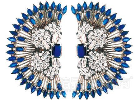 　　半月造型钻石耳环/Silvia Furmanovich