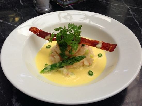 煎扇贝，选得大个，火候也掌控得好，格外饱满甜嫩