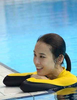 黄圣依为参加《中国星跳跃》练习跳水