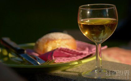各式白葡萄酒的“花样配餐”