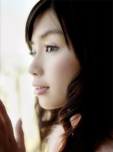 Angelababy旧素颜照曝光酷似凤姐 被指整容失败