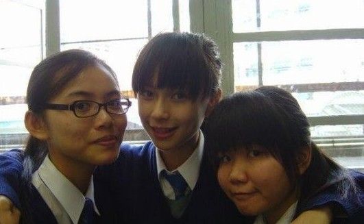 Angelababy旧素颜照曝光酷似凤姐 被指整容失败