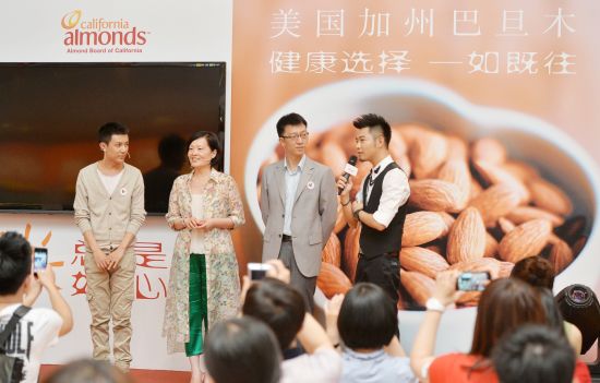 资深时尚生活家金韵蓉、知名营养师顾中一和美容专家张人之与媒体分享健康与美容贴士