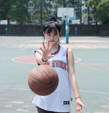 曝武大女神清新运动风走红