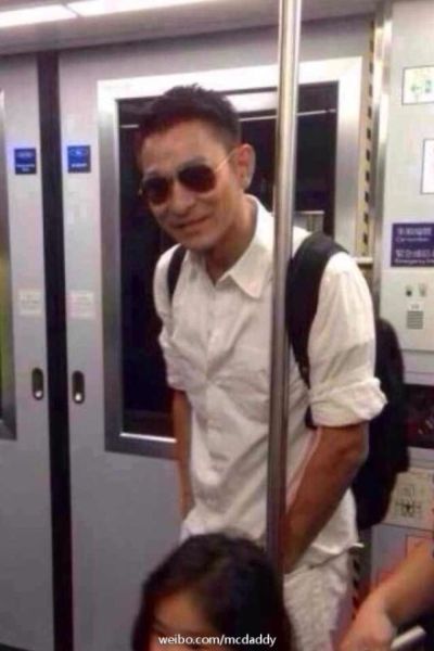黄奕老公晒刘德华搭接驳车照，原是铁杆粉丝