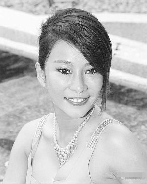 温岚被曝13年频变脸疑整容