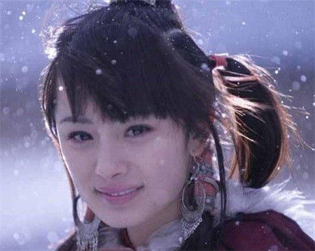 　近日有网友在网上曝光了一组众多娱乐圈一线女星们17岁左右的清纯旧照，没有整容和化妆的她们尽显天生丽质，章子怡高圆圆刘诗诗等清纯相貌与现在没有任何变化，证明了她们是没整容的真美女。