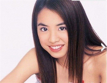 　近日有网友在网上曝光了一组众多娱乐圈一线女星们17岁左右的清纯旧照，没有整容和化妆的她们尽显天生丽质，章子怡高圆圆刘诗诗等清纯相貌与现在没有任何变化，证明了她们是没整容的真美女。